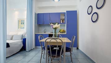 Apartamento, 1 habitación | Cocina privada | Frigorífico grande, horno, placa de cocina y cafetera o tetera