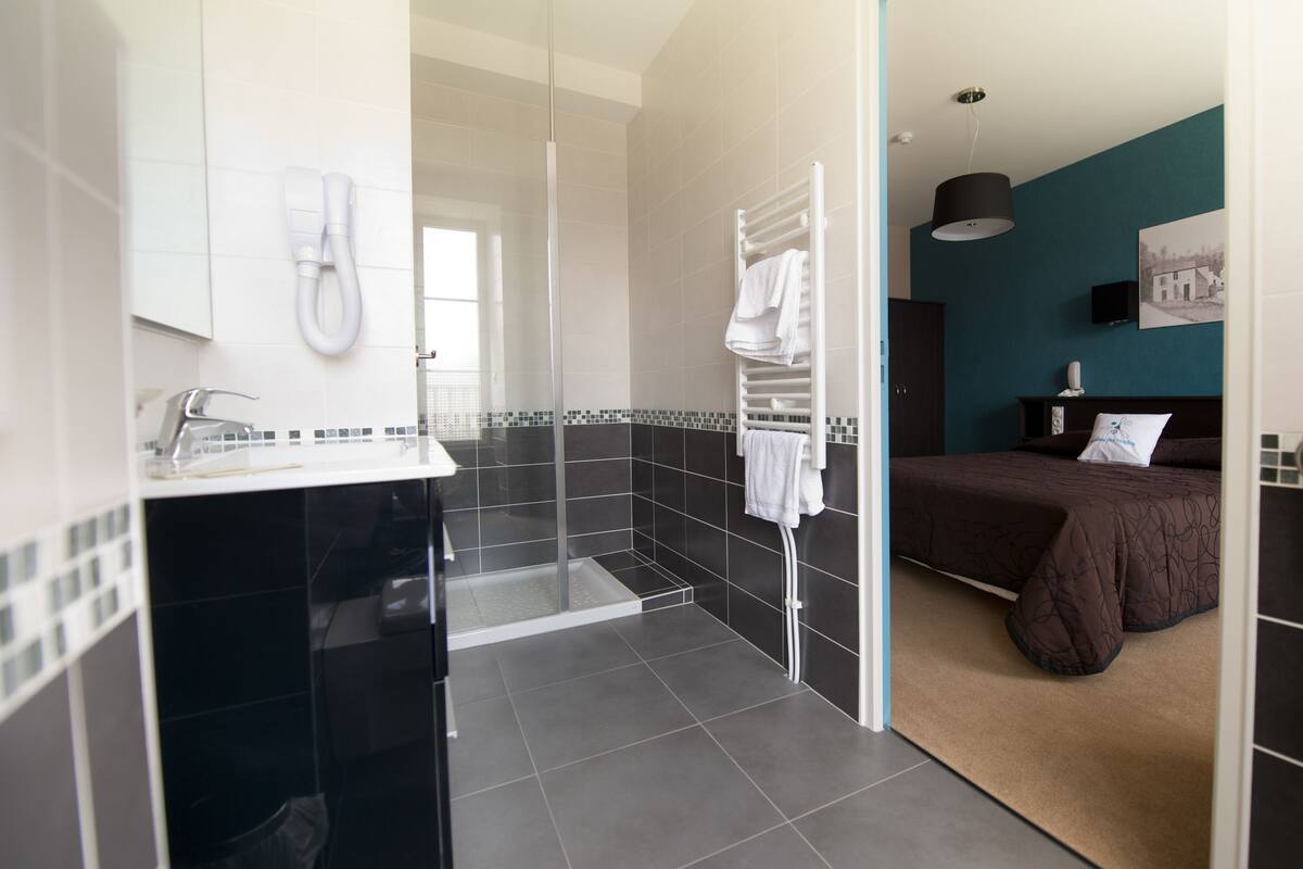 Premium bedding, desk, blackout drapes, soundproofing