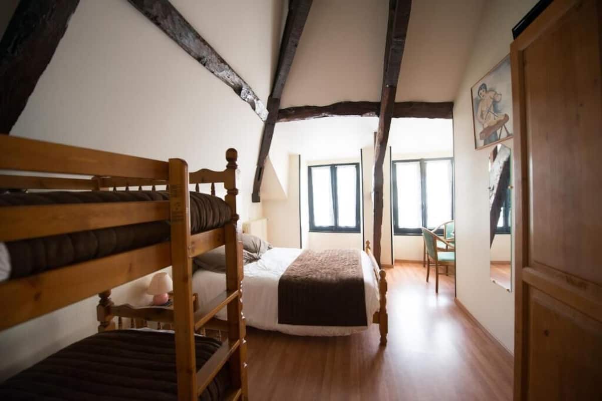 Premium bedding, desk, blackout drapes, soundproofing