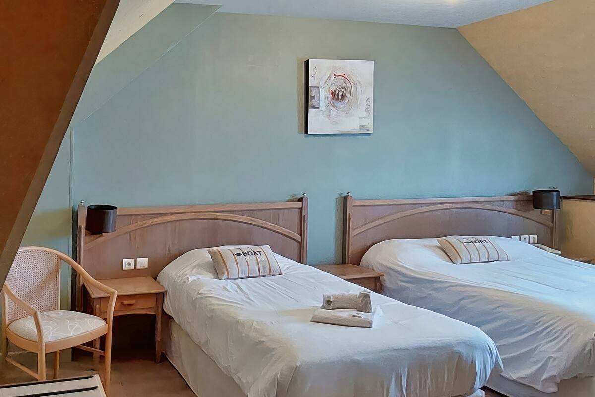 Comfort Triple Room | Premium bedding, desk, laptop workspace, soundproofing