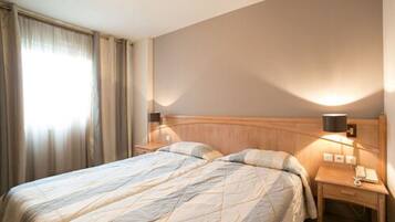 Chambre Confort avec lits jumeaux | Literie de qualité supérieure, bureau