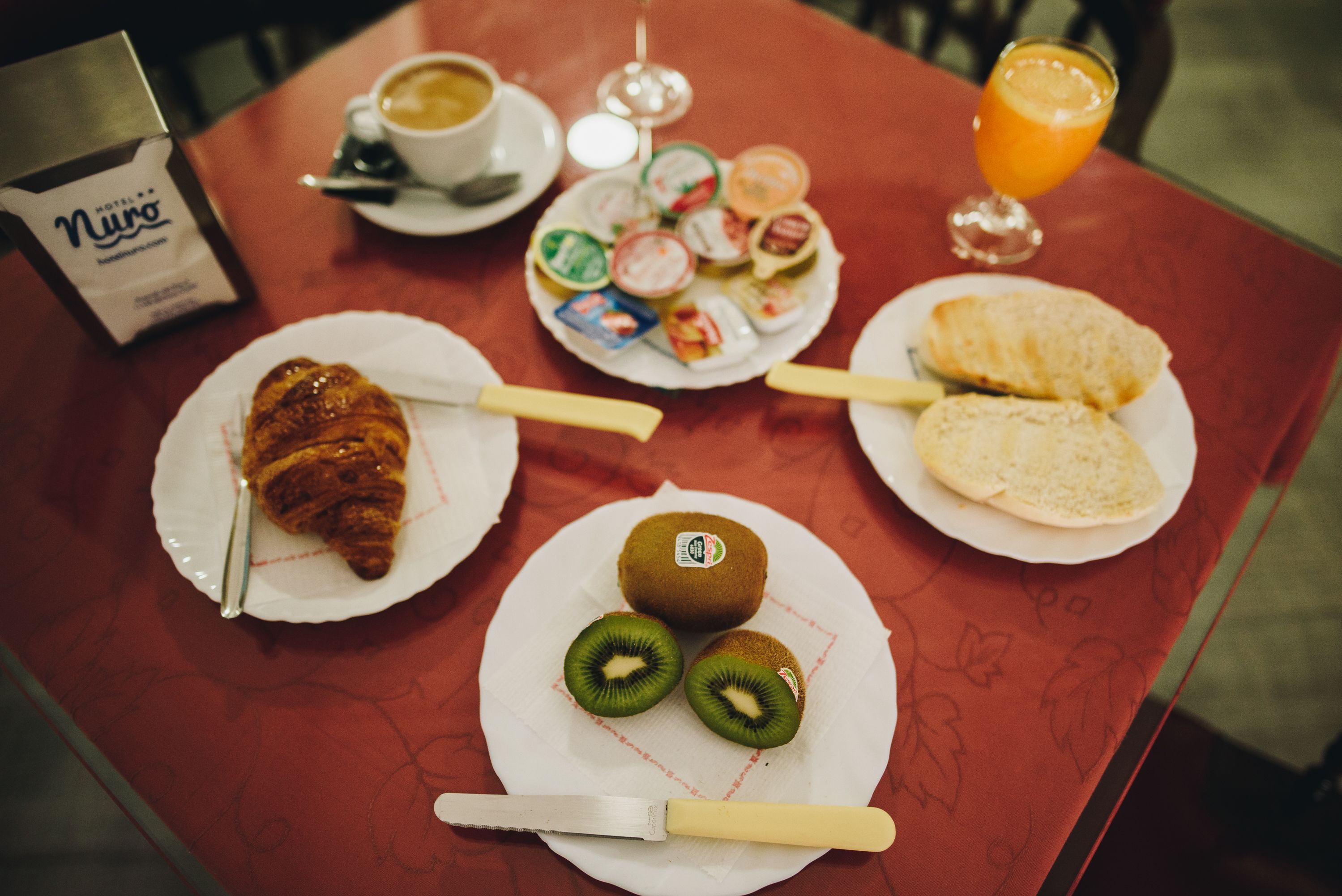 Daily continental breakfast (EUR 5 per person)