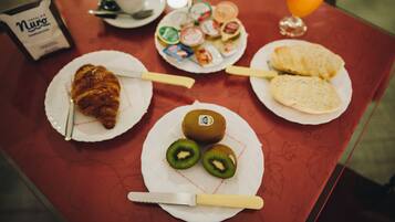 Petit déjeuner continental (5 EUR par personne)
