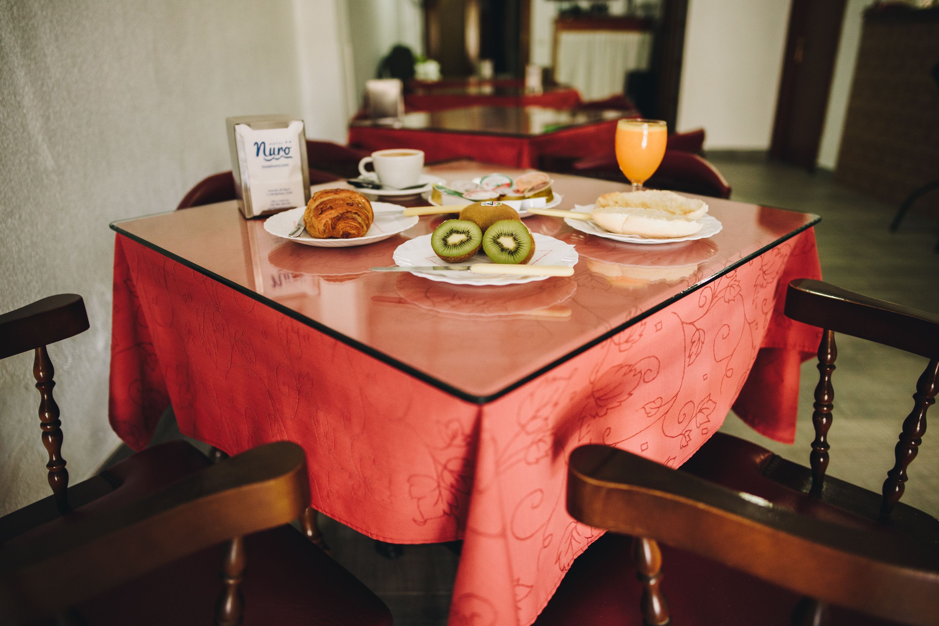 Dagelijks continentaal ontbijt (EUR 5 per persoon)