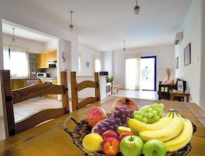 Refrigerador con freezer, microondas, horno, lavavajillas