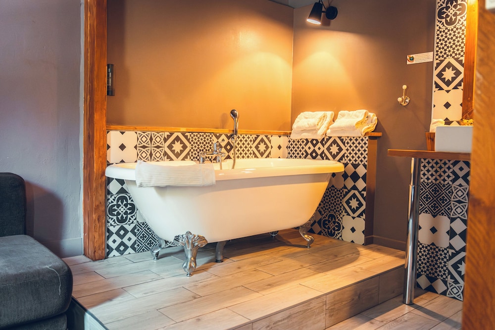 Logis Hôtel la Magnanerie, Côté Bistro by null