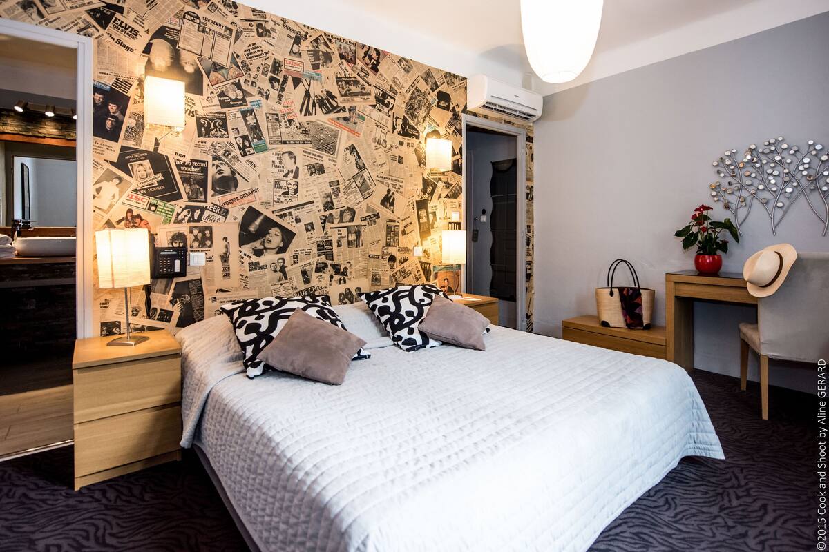 Habitación doble superior | Escritorio, cortinas blackout, wifi gratis y decoración personalizada 