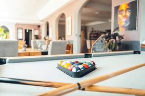 Billiards - Logis Hotels la Magnanerie, Côté Bistro (Aubignosc)