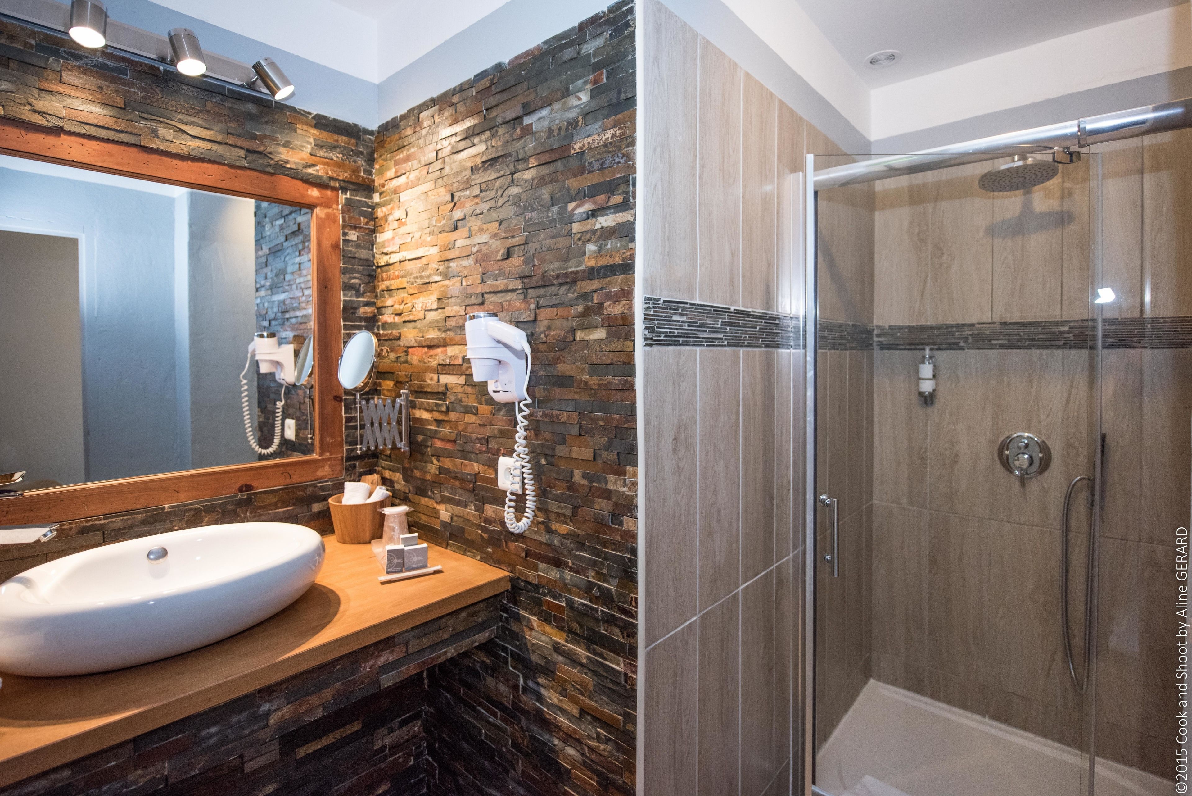 superior double room | bathroom | shower, free toiletries, hair dryer, towels