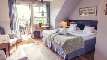 Triple Room Countryside View | Desk, laptop workspace, blackout drapes, rollaway beds