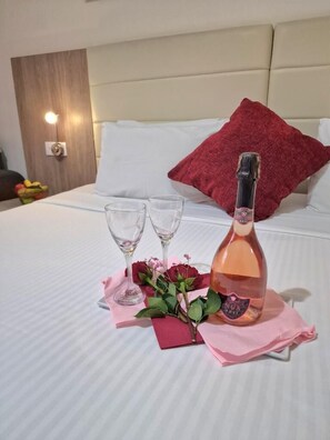 Chambre avec lits jumeaux, balcon, vue jardin