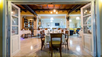 Breakfast, lunch, dinner served; international cuisine, pool views