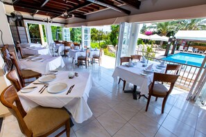 Servizio di colazione, pranzo e cena
