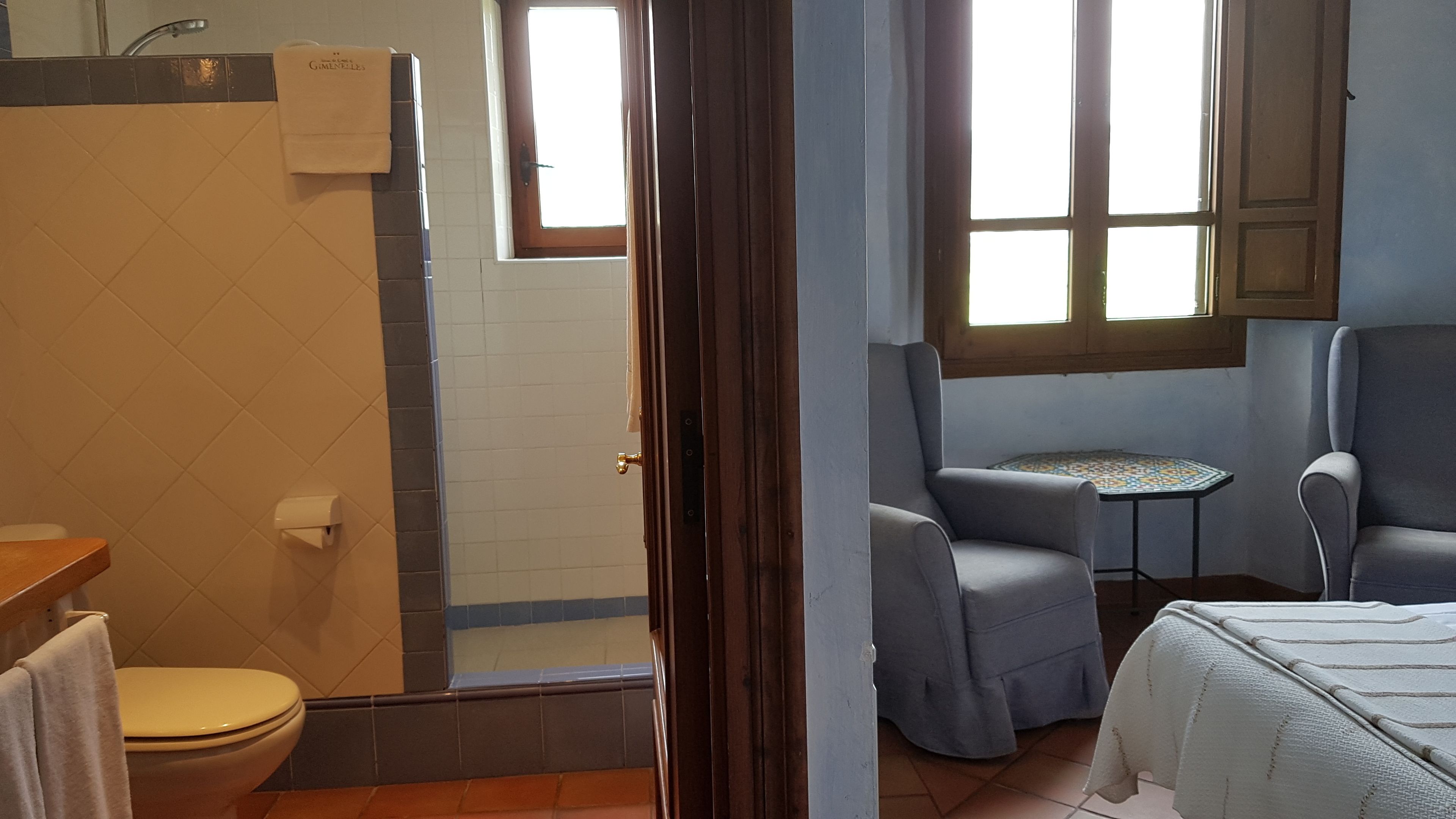 blue room | bathroom | free toiletries, hair dryer, towels