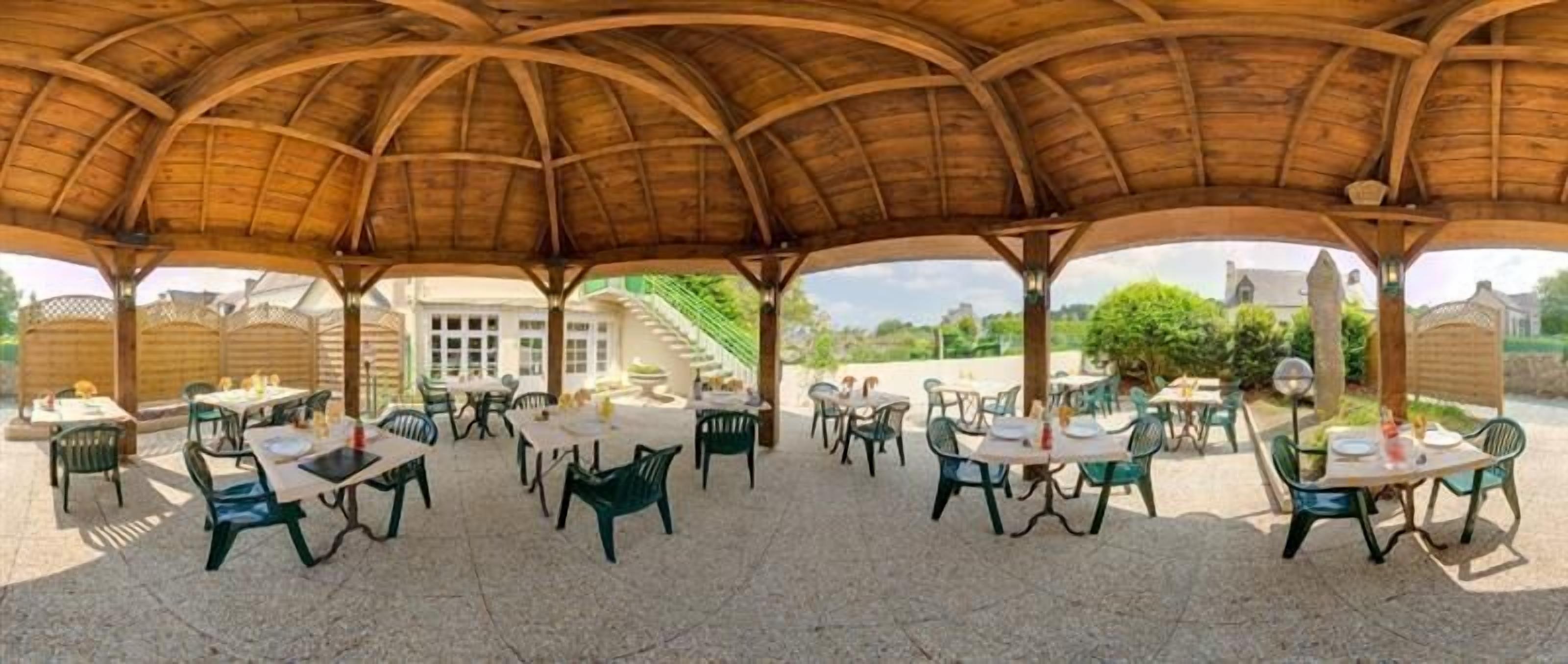 Déjeuner et dîner servis sur place, spécialités Cuisine régionale