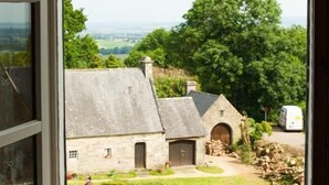 Unclassified image, 4 of 47, button - Le Prieuré (Locronan)