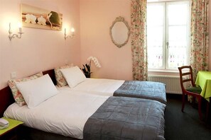 Két bảo mật tại phòng, bàn, nôi/giường cho trẻ sơ sinh (phụ phí)