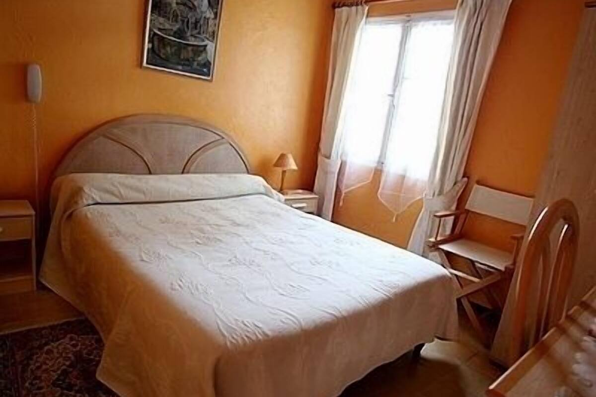 Standard Single Room | Desk, free cots/infant beds, free WiFi, bed sheets
