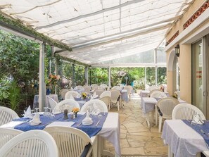 Breakfast, lunch, dinner served; French cuisine