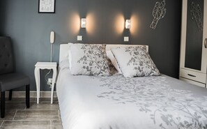 Standard Double Room | Desk, free cots/infant beds, free WiFi, bed sheets