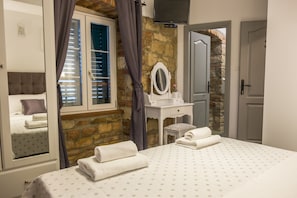 Standard Double Room, Sea View | Premium bedding, desk, blackout drapes, soundproofing - XIV Century rooms (Kastela)