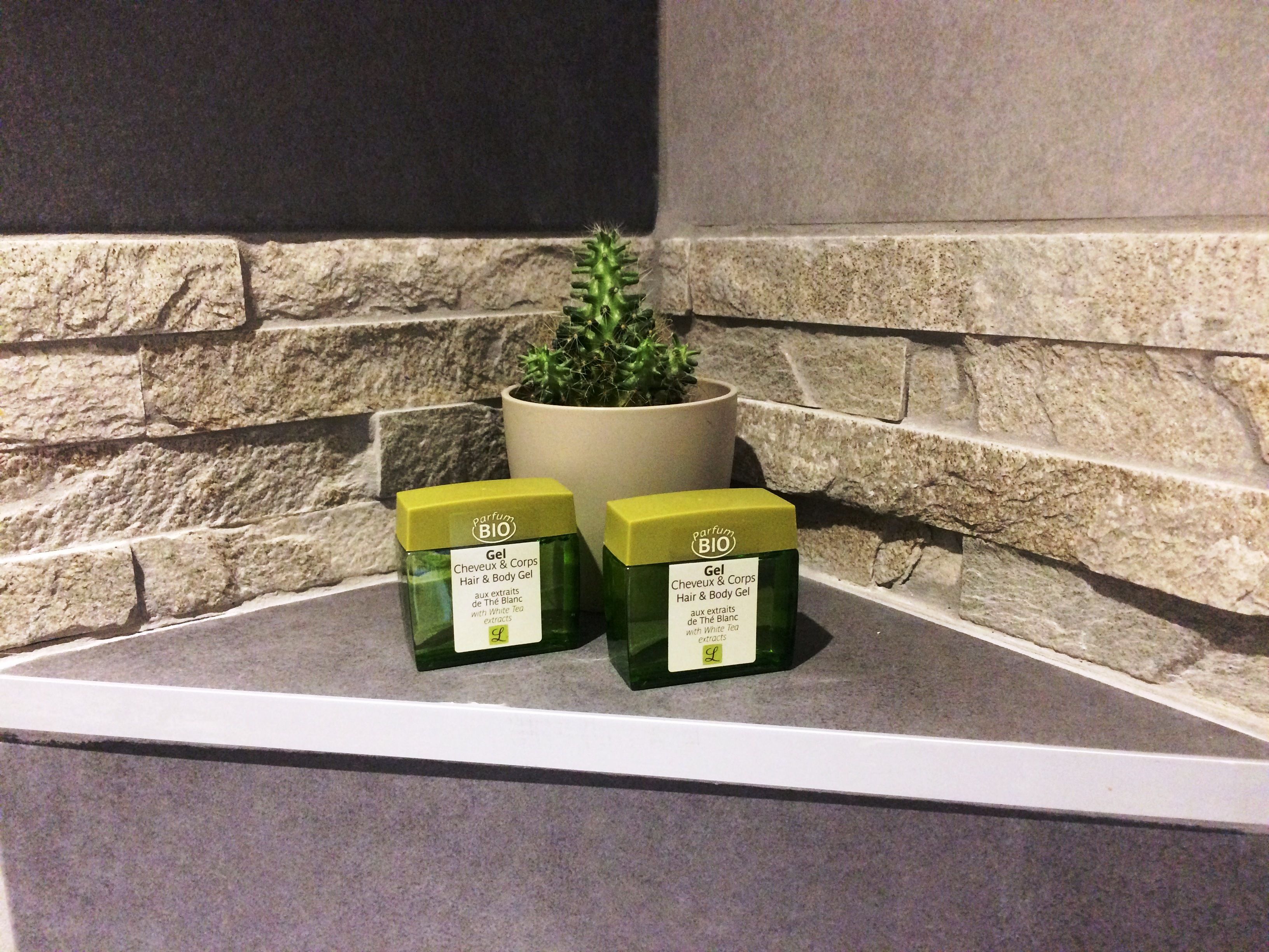 superior triple room | bathroom | towels