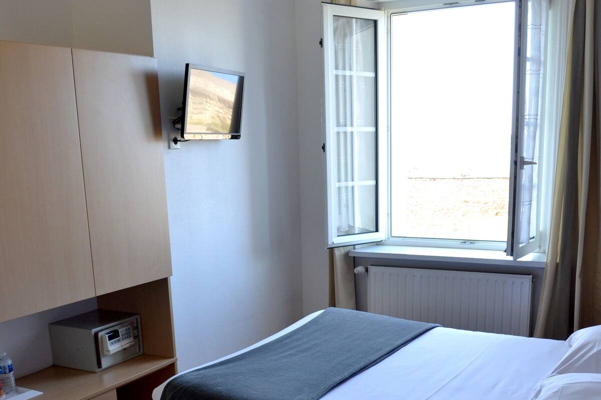 Värdeförvaringsskåp på rummet, skrivbord, ljudisolering och gratis wi-fi