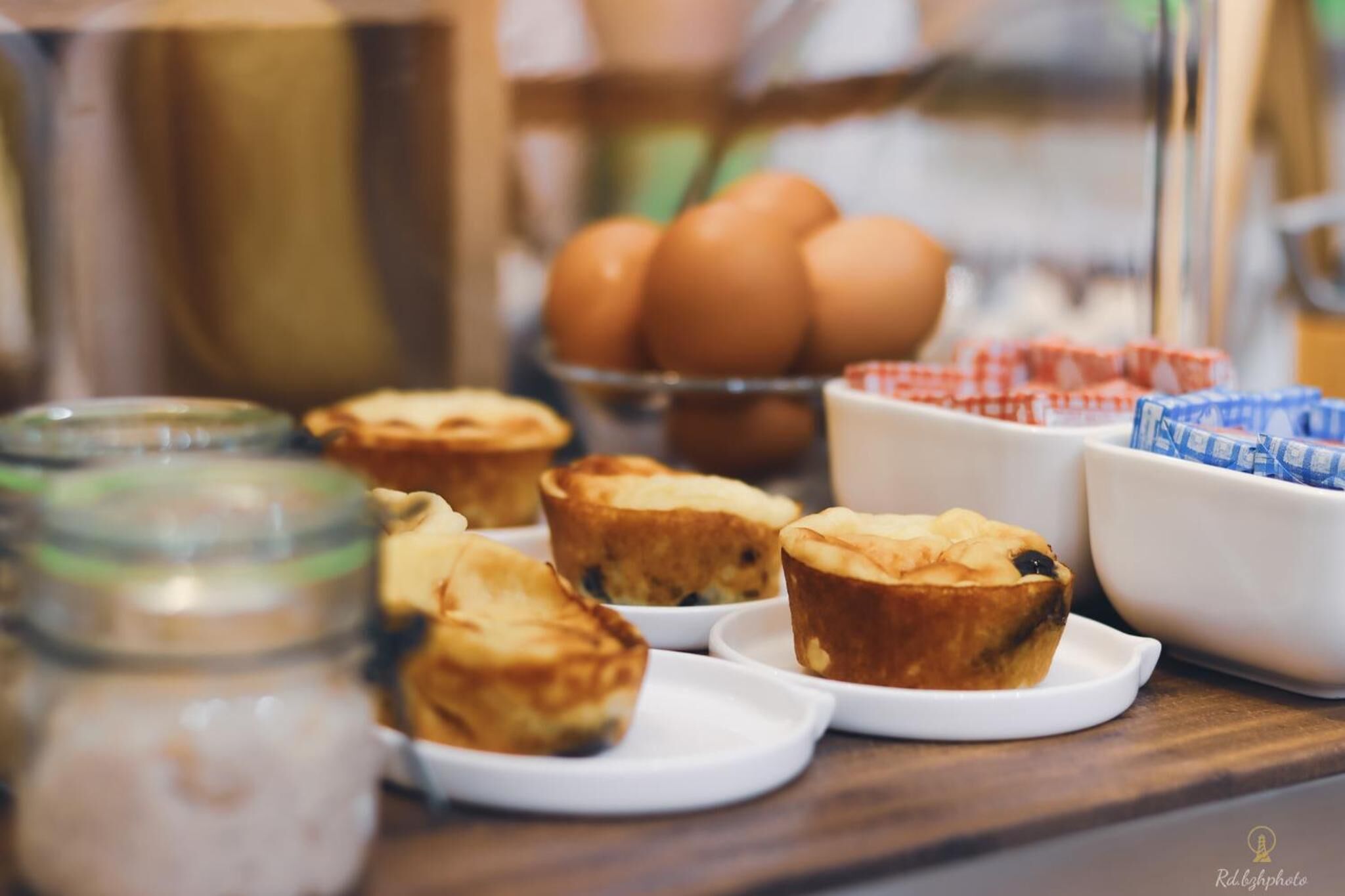 lunch and dinner served, regional cuisine