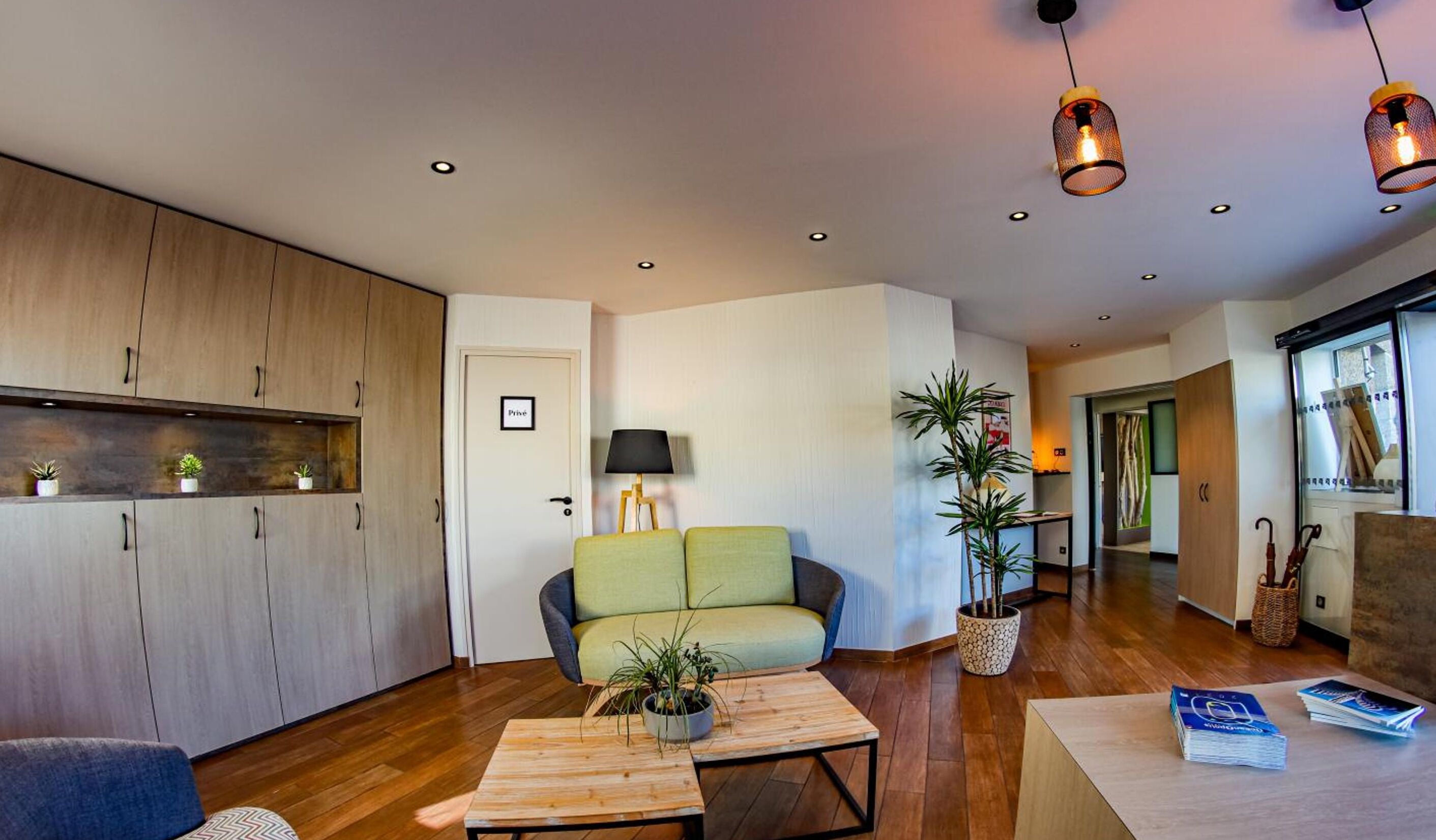 32-inch flat-screen tv with digital channels, tv, netflix