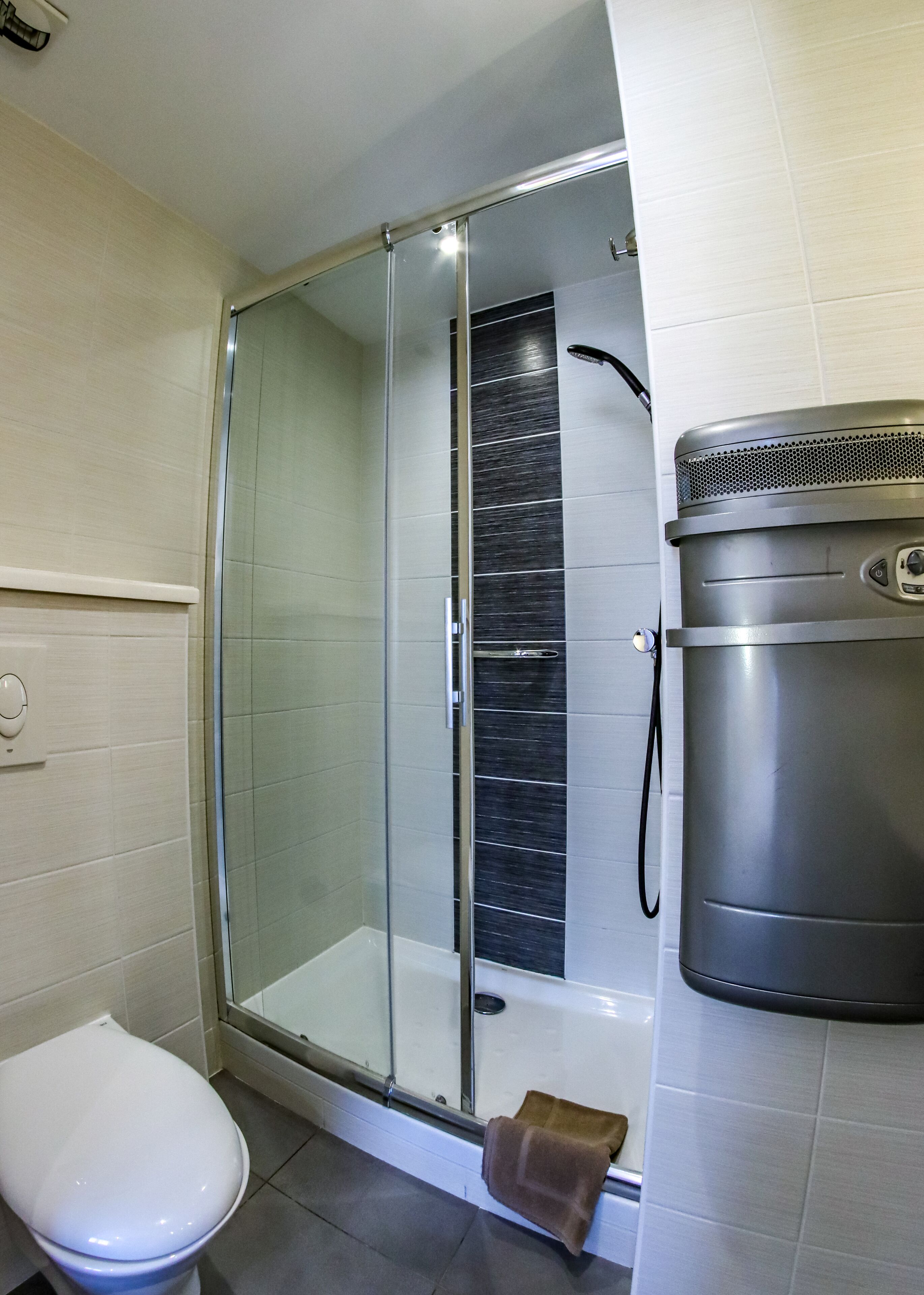 comfort double room | bathroom | shower, rainfall showerhead, free toiletries, hair dryer