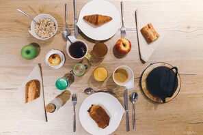 Desayuno buffet (EUR 13 por persona)