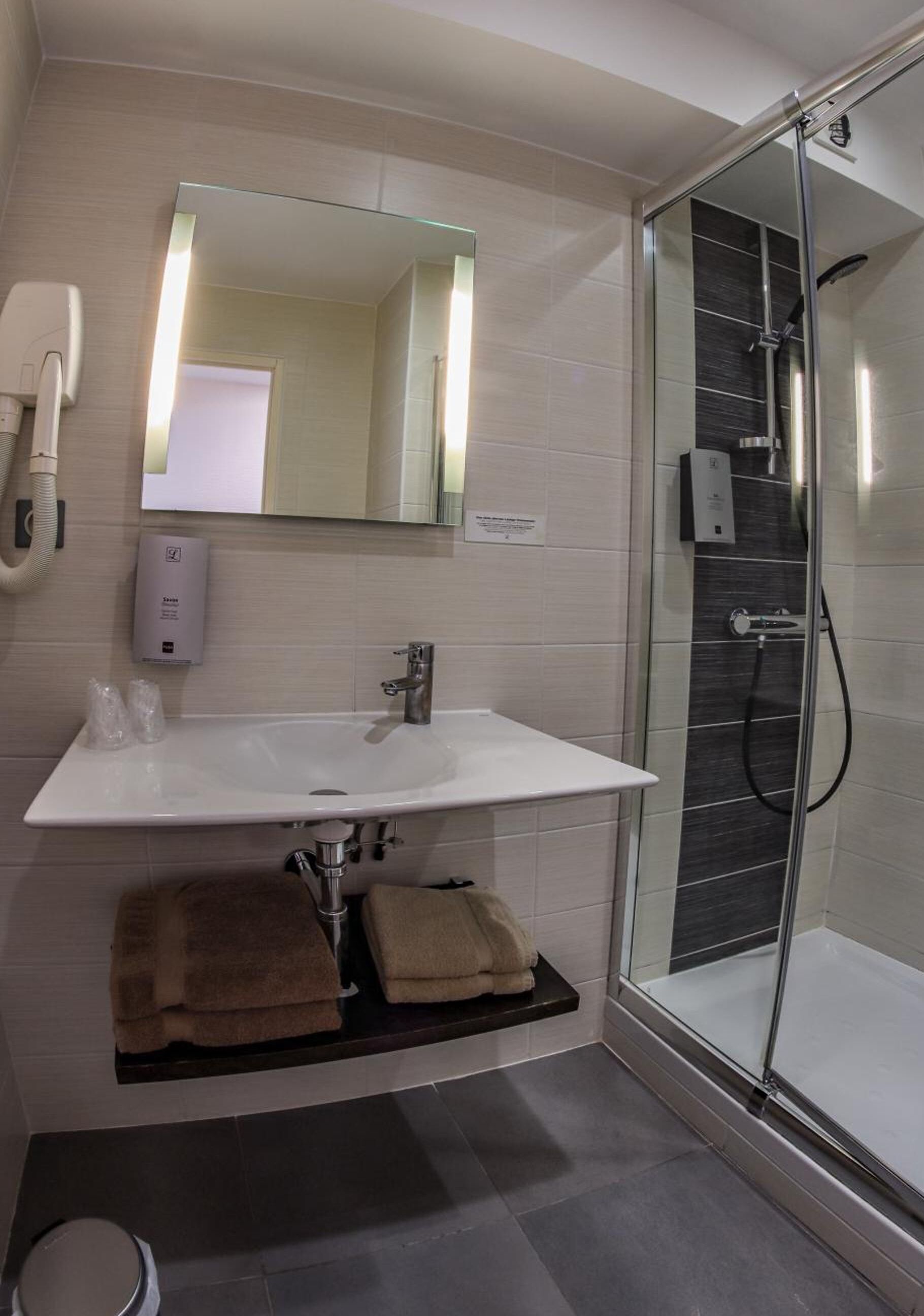 shower, rainfall showerhead, free toiletries, hair dryer