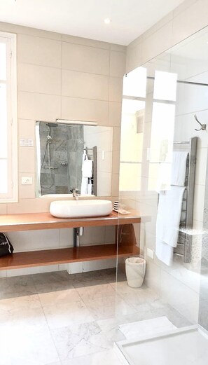 Suite, Mountain View | Bathroom | Shower, hair dryer, towels