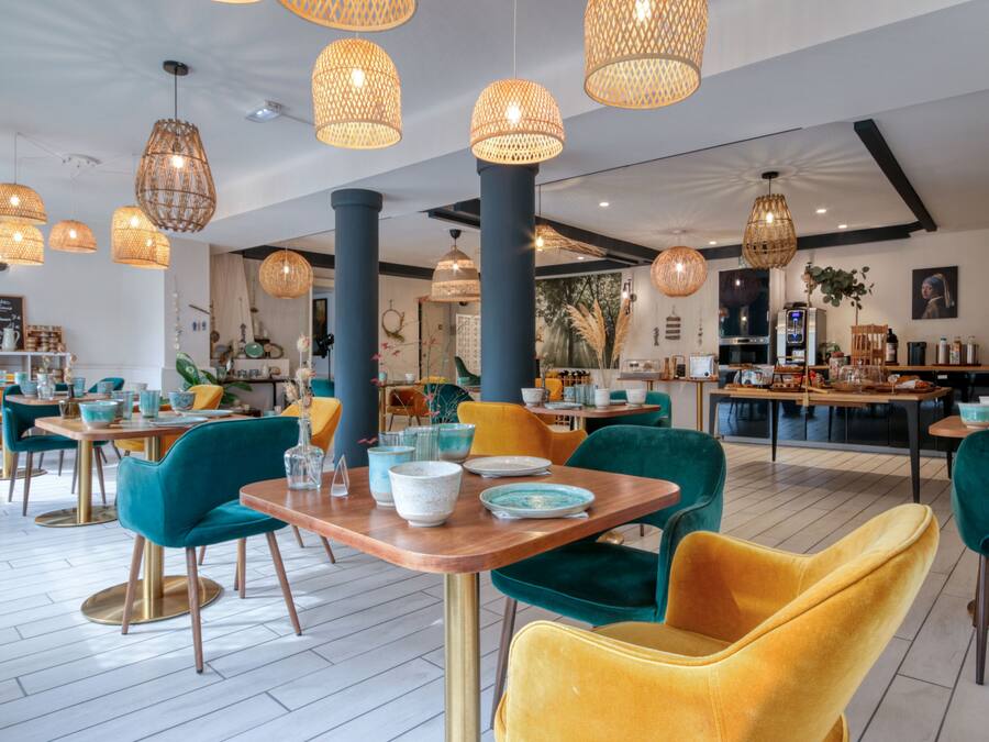 Desayuno buffet diario (EUR 16 por persona)