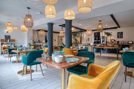 Desayuno buffet diario (EUR 16 por persona). Hôtel La Maison des Dunes