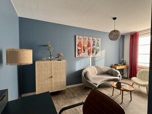 Suite – junior | Individuelt dekorert, individuelt innredet og skrivebord