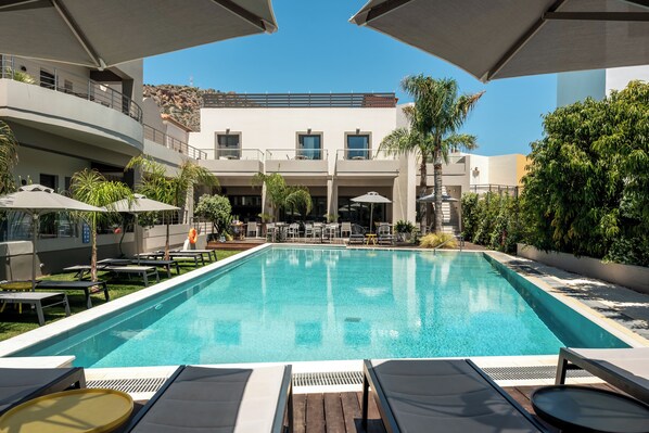 Breakfast, lunch served; Mediterranean cuisine, pool views 