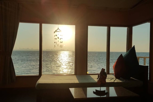 Suite (On Sea) | Free WiFi, bed sheets