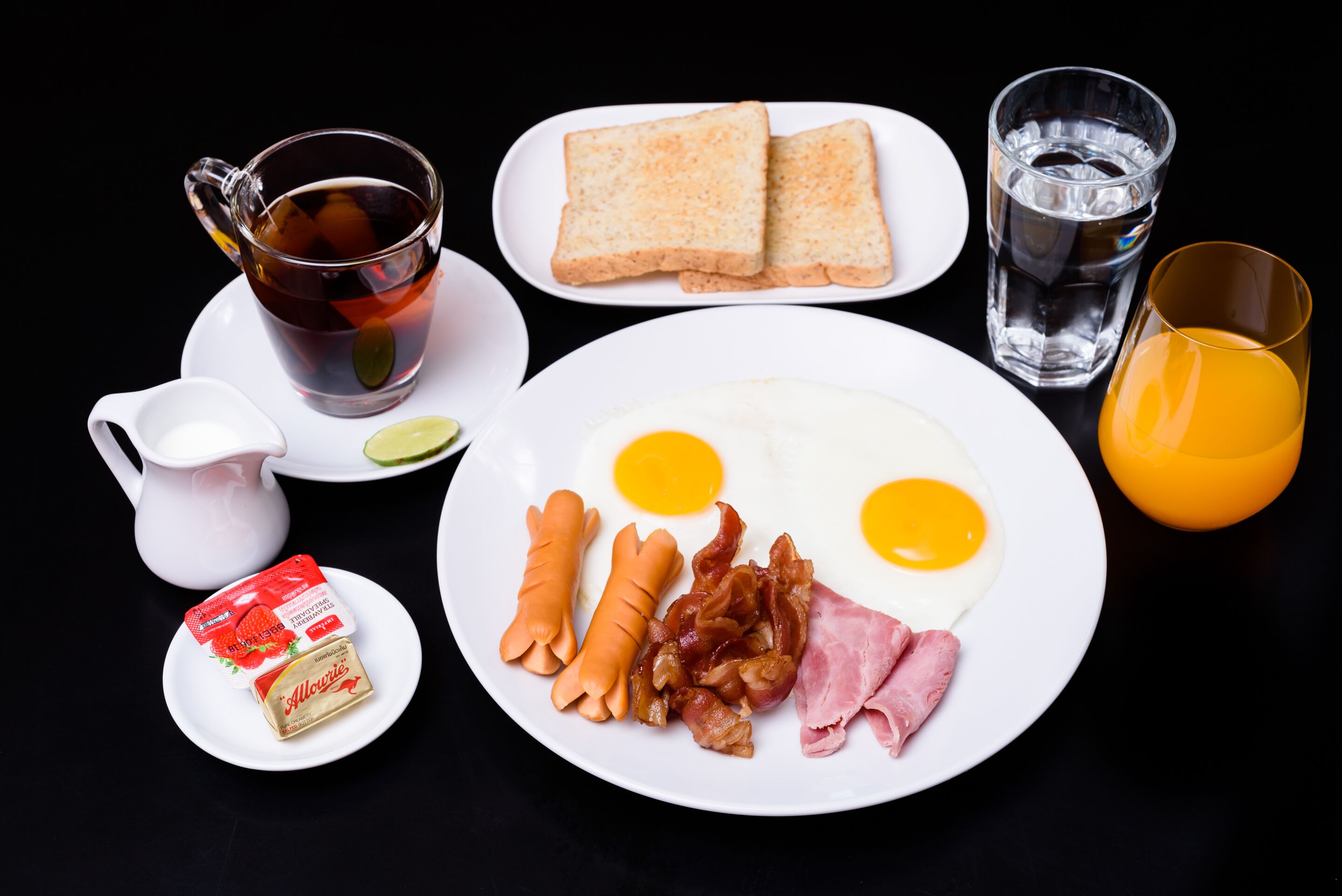 daily cooked-to-order breakfast (thb 200 per person)
