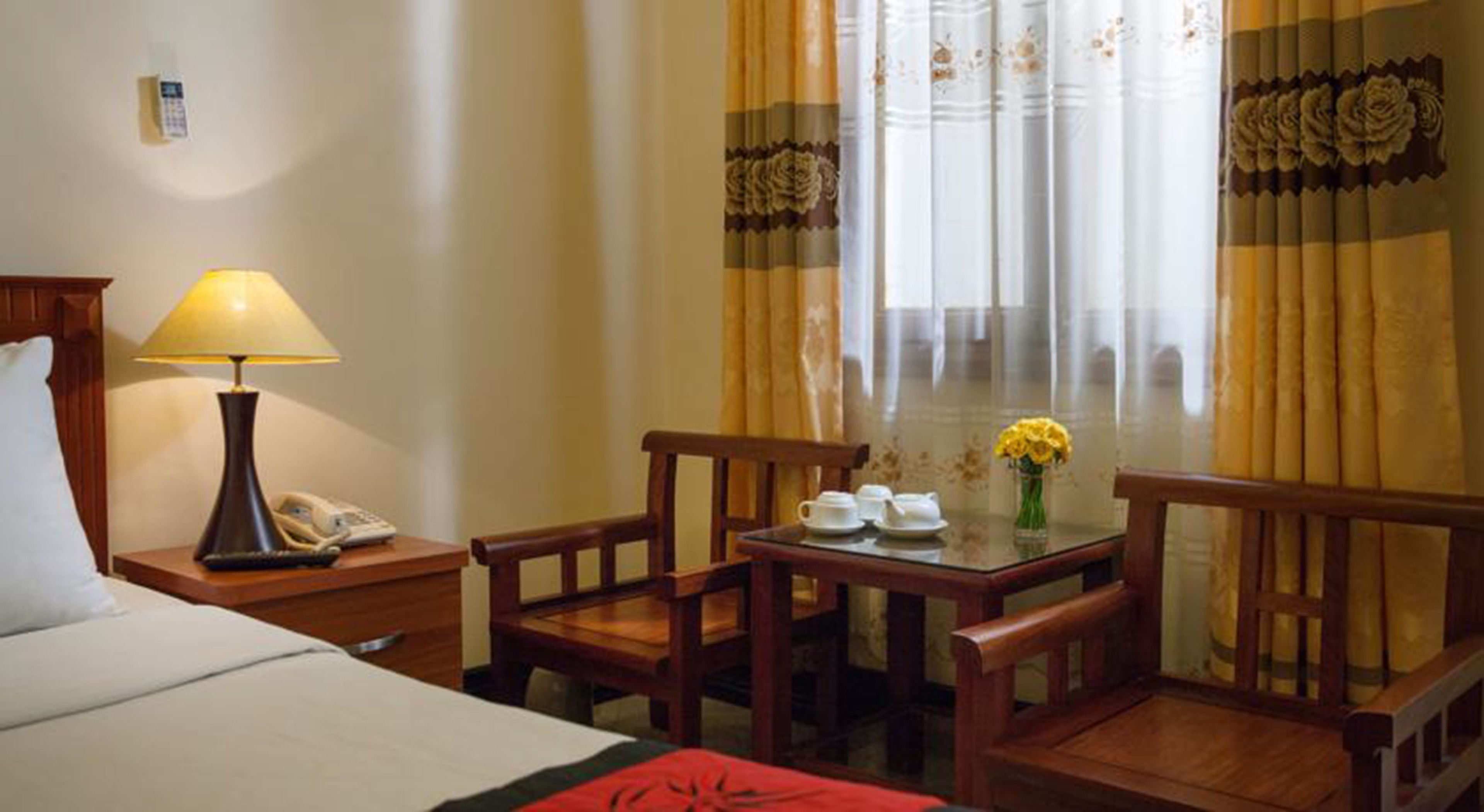 standard room, 1 double or 2 single beds | minibar, in-room safe, desk, laptop workspace