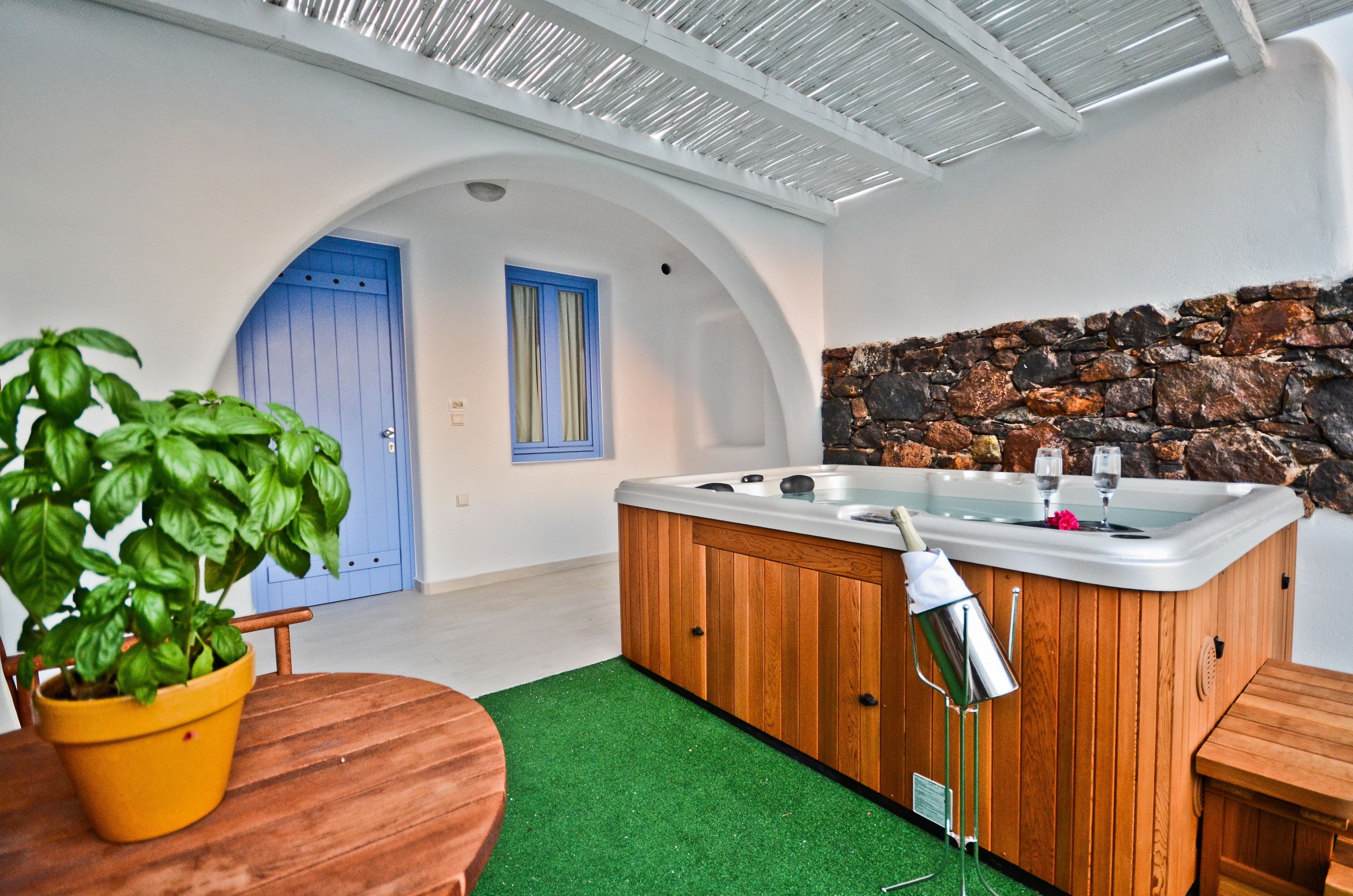 double room, hot tub | private spa tub