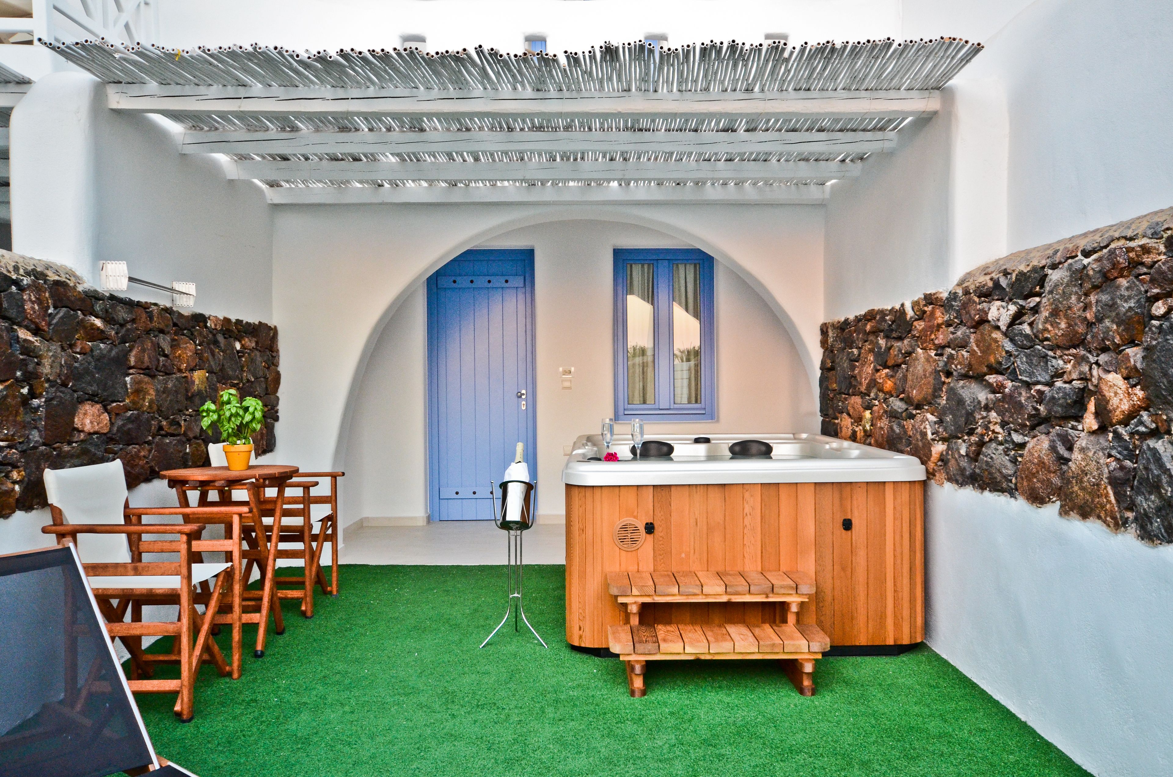 double room, hot tub | private spa tub