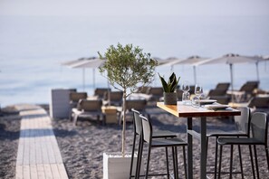 Breakfast and dinner served - Coriva Beach Hotel (Ierapetra)