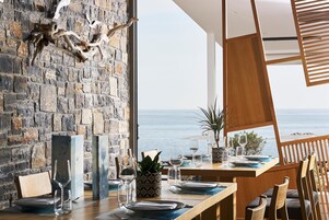 Se sirven desayunos y cenas, cocina griega