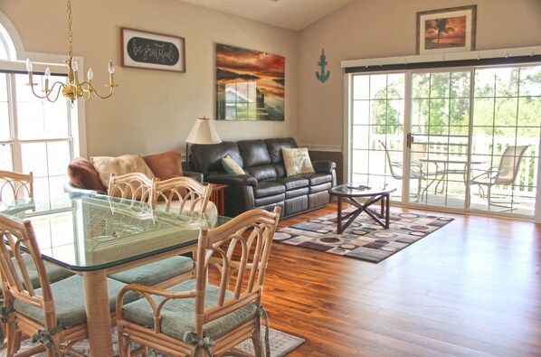 Condo, 2 Bedrooms | Living area