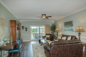 Condo, 3 Bedrooms | Living room