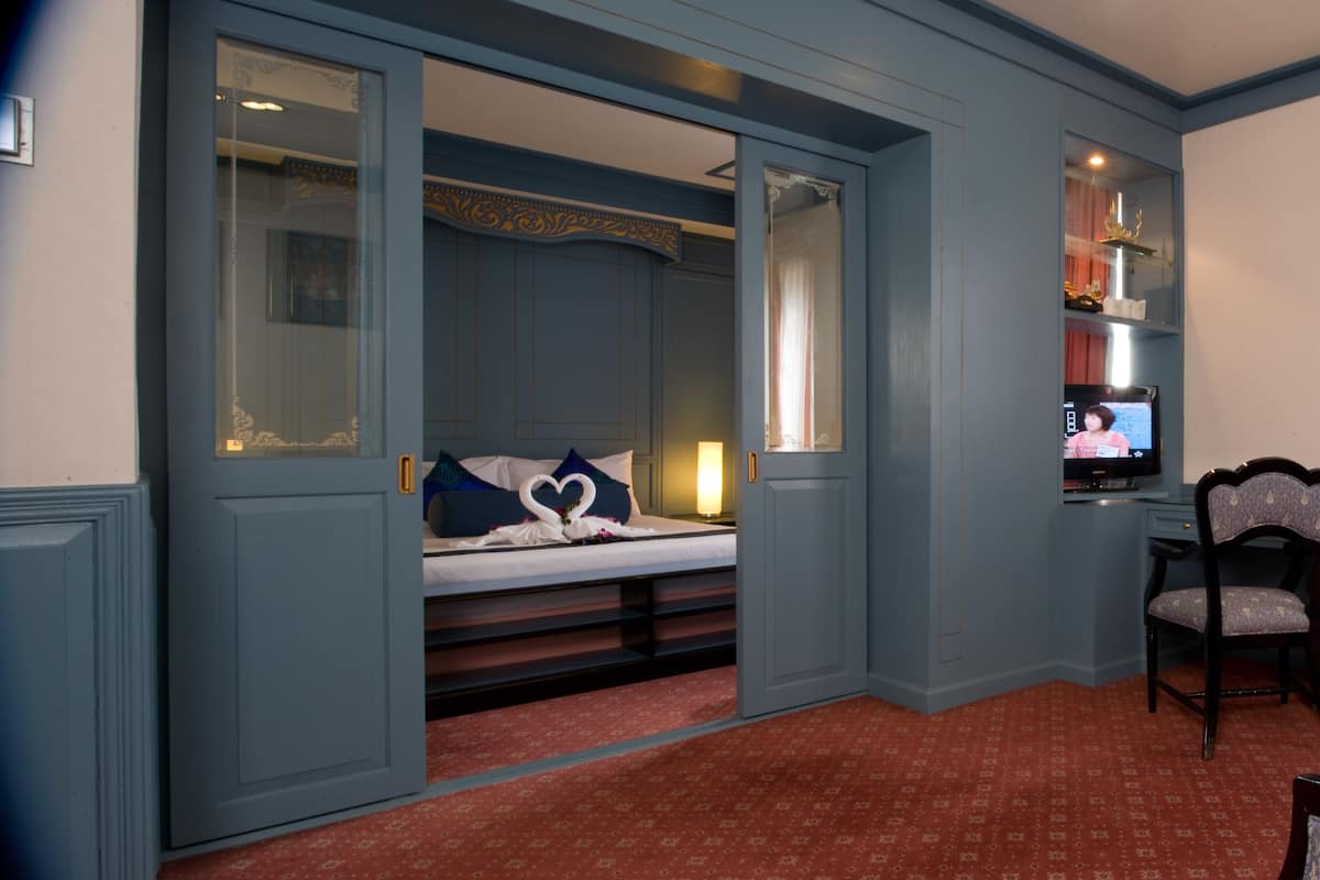 Suite Junior, 1 camera da letto, vista città | 1 camera, minibar, una cassaforte in camera, una scrivania