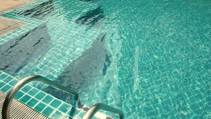 Outdoor pool, open 7:00 AM to 7:00 PM, pool umbrellas - Bangkok Centre (Bangkok)