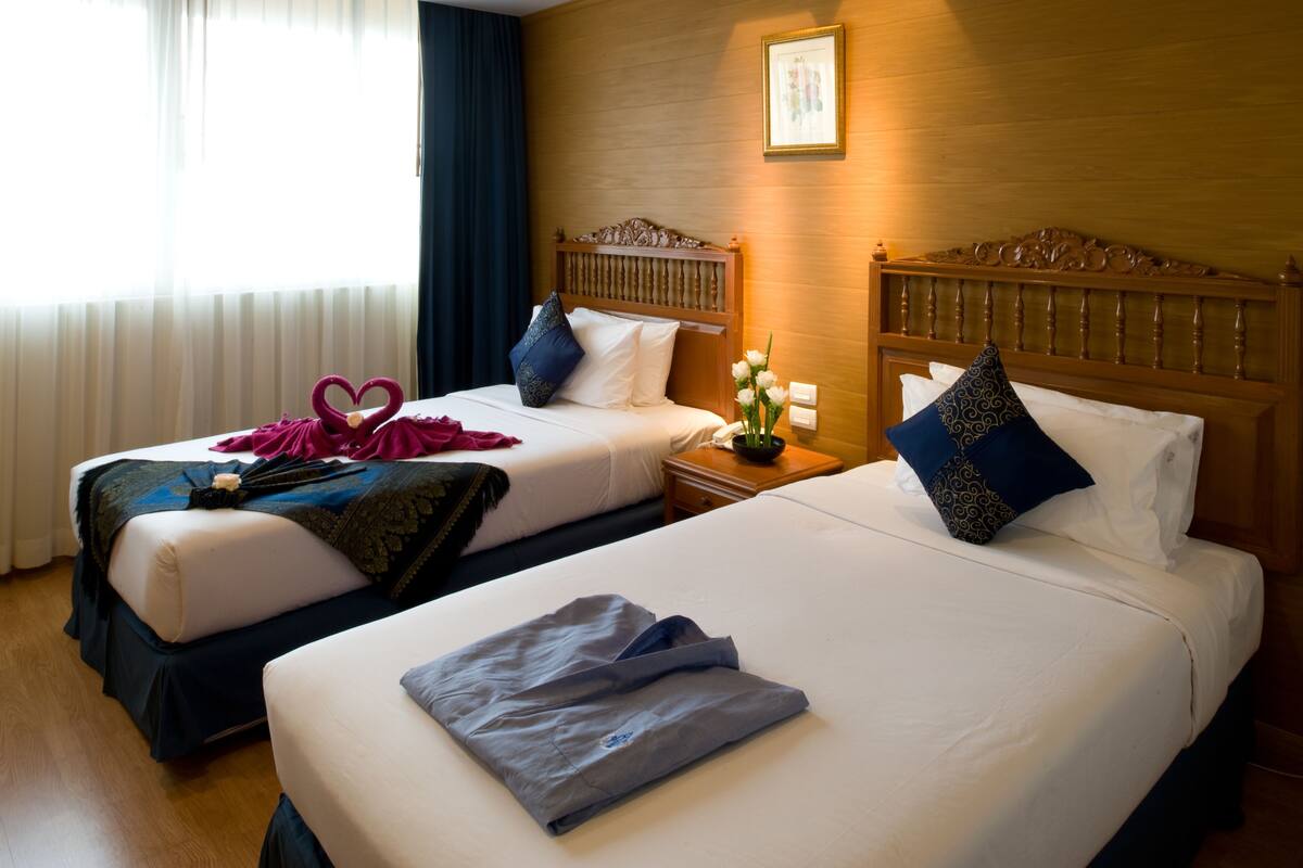 Deluxe Room (1 Double or 2 Single beds) | Minibar, in-room safe, desk, WiFi (free)