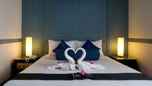 Junior Suite, 1 Bedroom, City View | Minibar, in-room safe, desk, WiFi (free) - Bangkok Centre (Bangkok)